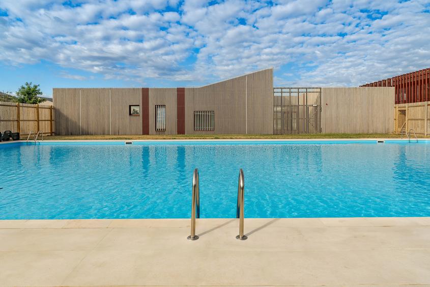 Casă cu 4 camere cu Piscina în Poșta