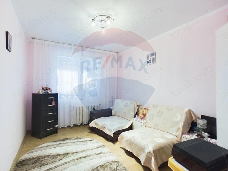 Apartament cu 4 camere semidecomandat, mobilat în Rahova
