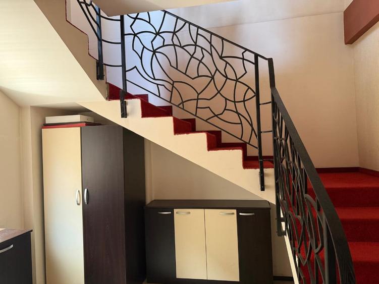 Casă cu 3 camere cu Teren 200 Mp în Central