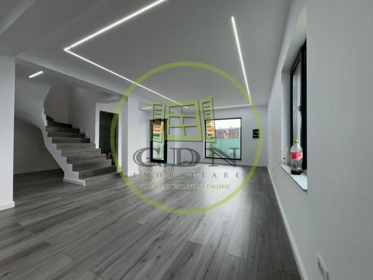 Casă individuală cu 5 camere cu Canalizare în Bariera Vâlcii