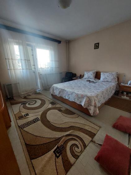 Apartament cu 3 camere decomandat în Sebastian