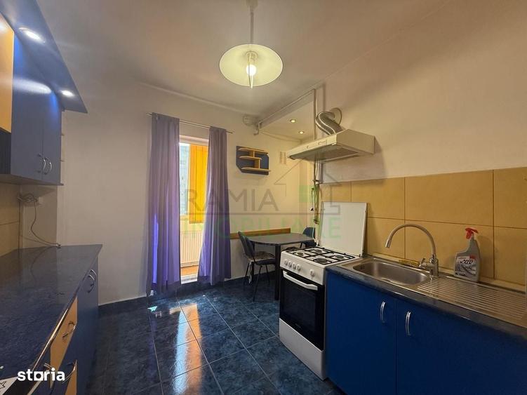 Apartament cu 3 camere decomandat în Calea București