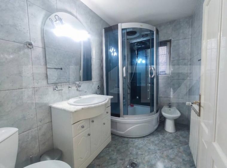 Casă individuală cu 8 camere cu Canalizare în Titulescu