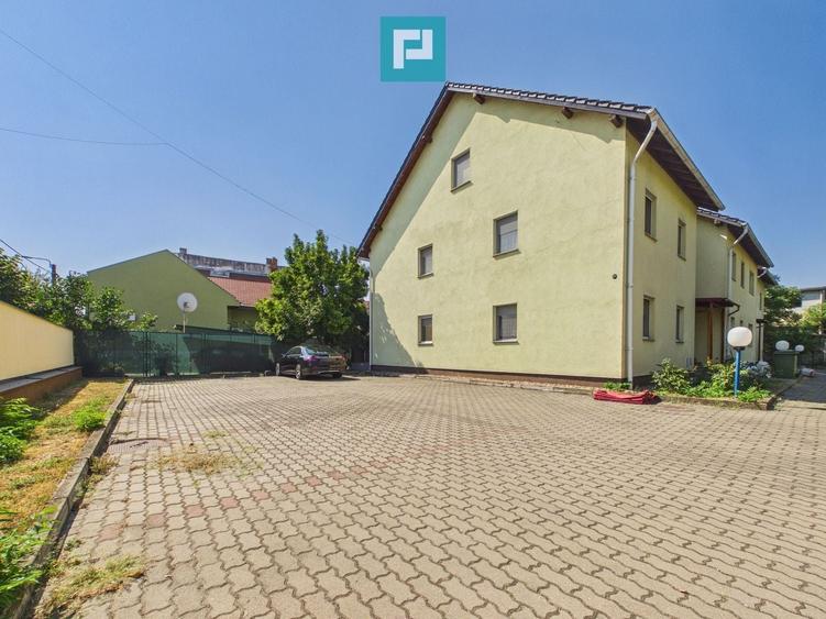 Casă individuală cu 18 camere cu Canalizare în Ultracentral