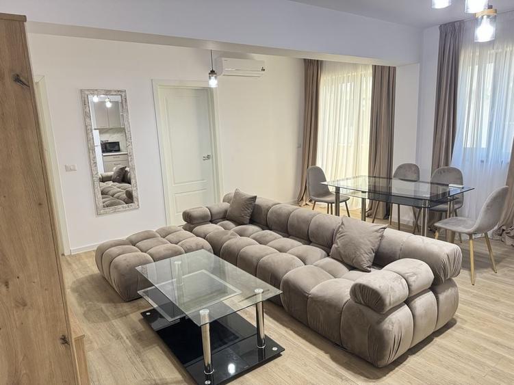 Apartament cu 3 camere decomandat în Exterior Vest