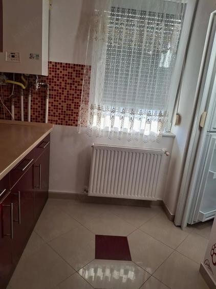 inchiriez apartament cu doua camere, parcare in fata blocului - 7
