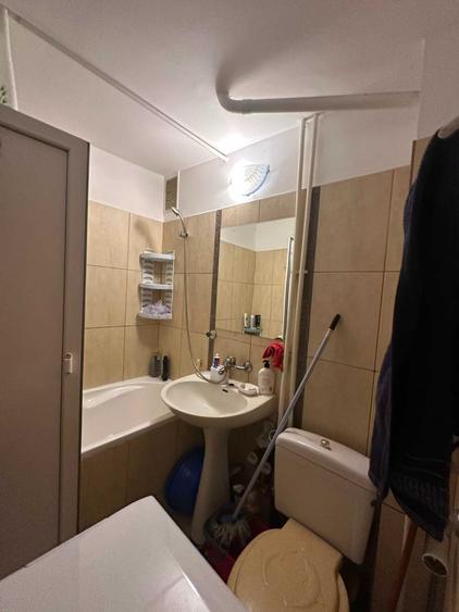 Apartament cu 2 camere semidecomandat în Petrișor
