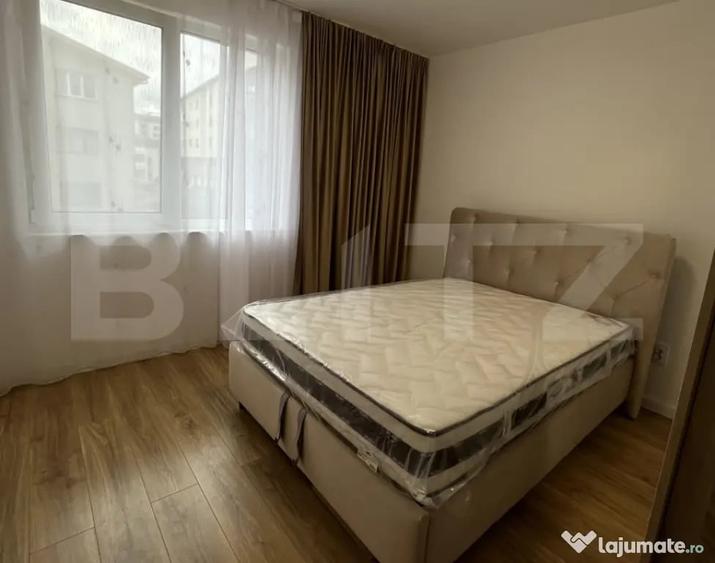 Apartament cu 3 camere semidecomandat, mobilat în Florești