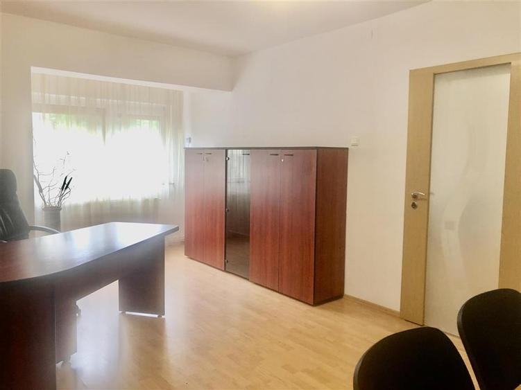 Apartament cu 2 camere semidecomandat, mobilat în Județean