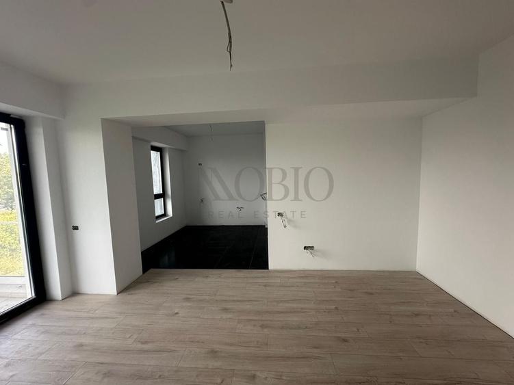 Apartament cu 3 camere semidecomandat în Sisești
