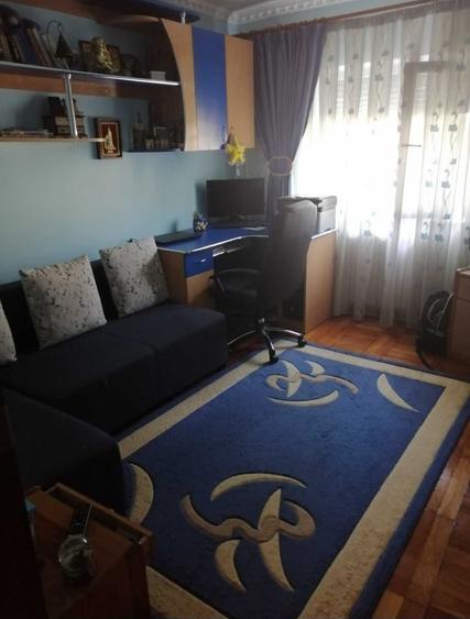 Apartament cu 3 camere decomandat în Decebal