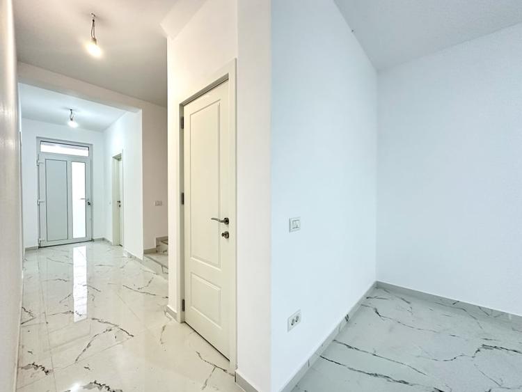 Duplex cu 5 camere cu Canalizare în Dumbrăvița