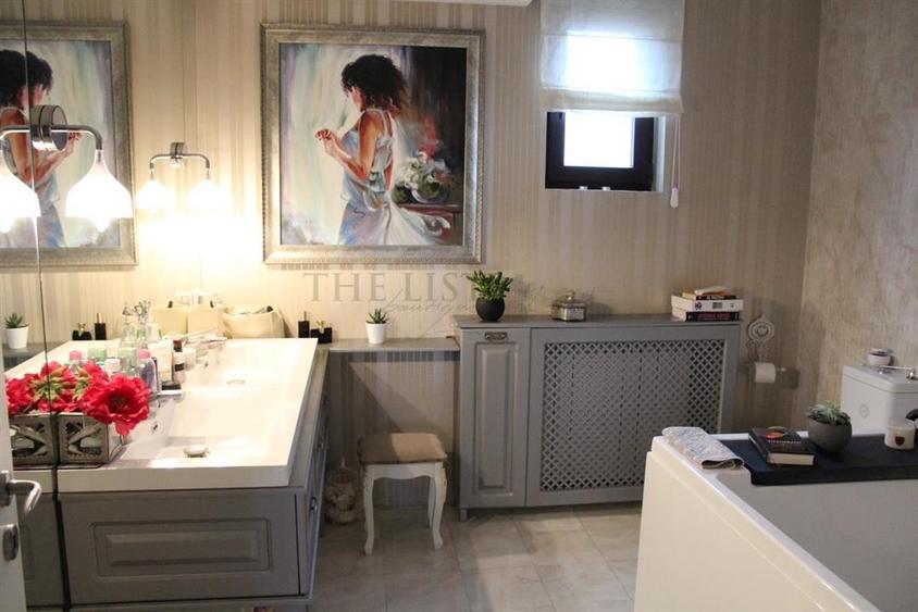 Casă individuală cu 6 camere cu Canalizare în Lucianca
