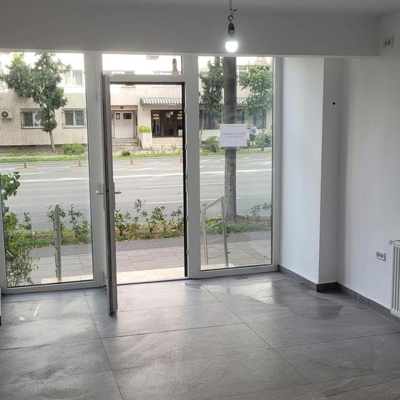 Spațiu comercial, de 52 mp, în Casa de Cultură