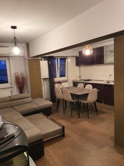 Apartament cu 4 camere decomandat în Rovine