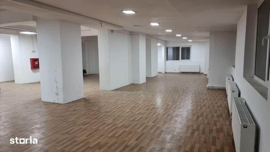 Spațiu comercial, de 800 mp, în Între Lacuri