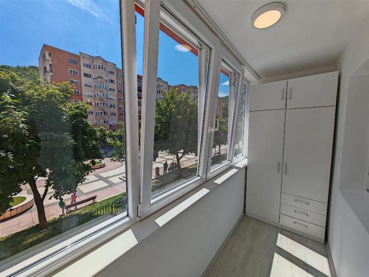 Apartament cu 2 camere decomandat, mobilat în Răcădău
