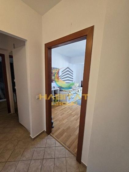 Apartament cu 4 camere decomandat, mobilat în Decebal