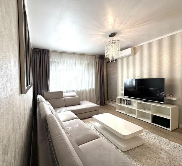 Apartament cu 3 camere decomandat, mobilat în Băneasa