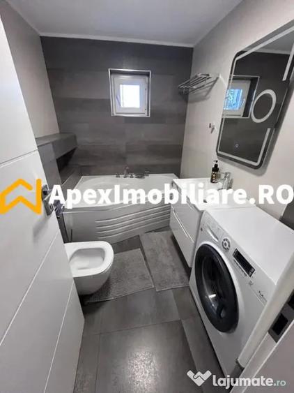 Apartament cu 3 camere semidecomandat în Berceni