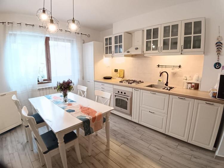 Duplex cu 4 camere cu Canalizare în Sud-Est