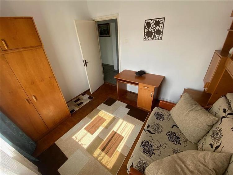 Apartament cu 2 camere decomandat în 7 Noiembrie