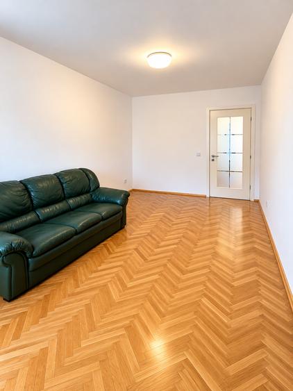 Apartament cu 3 camere decomandat în Tineretului