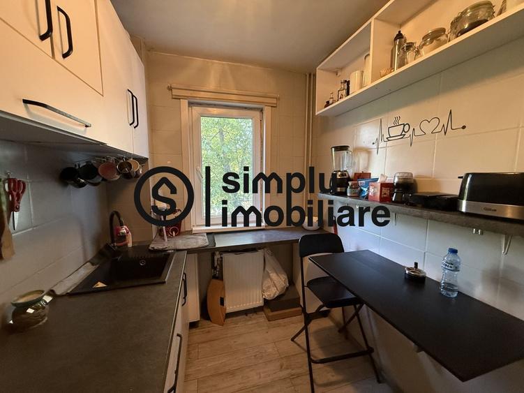 Apartament cu 3 camere decomandat, mobilat în Rovine