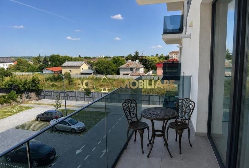 Apartament cu 3 camere semidecomandat, mobilat în Străulești