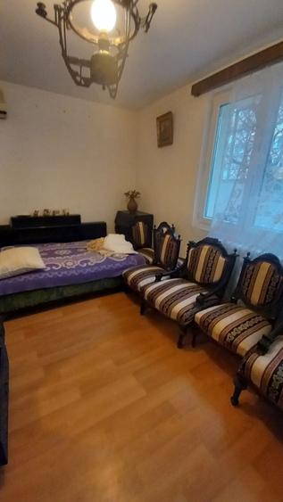 Apartament cu 3 camere semidecomandat în Obor