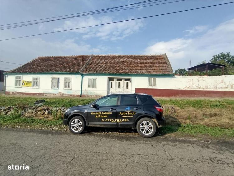 Casă cu 4 camere în Socol