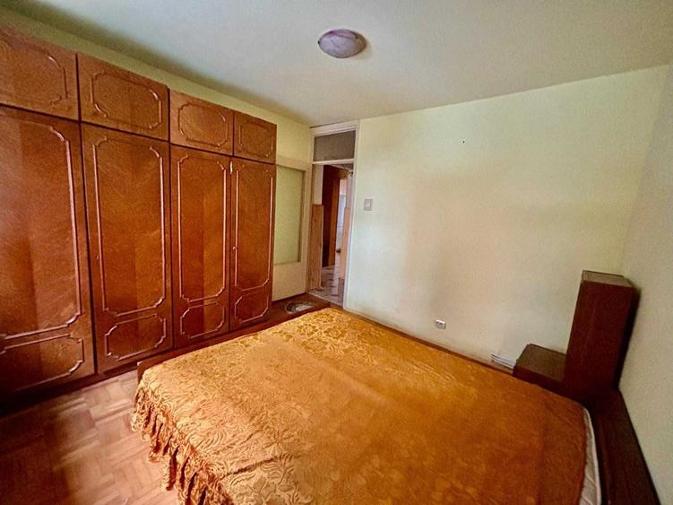 Apartament cu 3 camere decomandat în Vitrometan