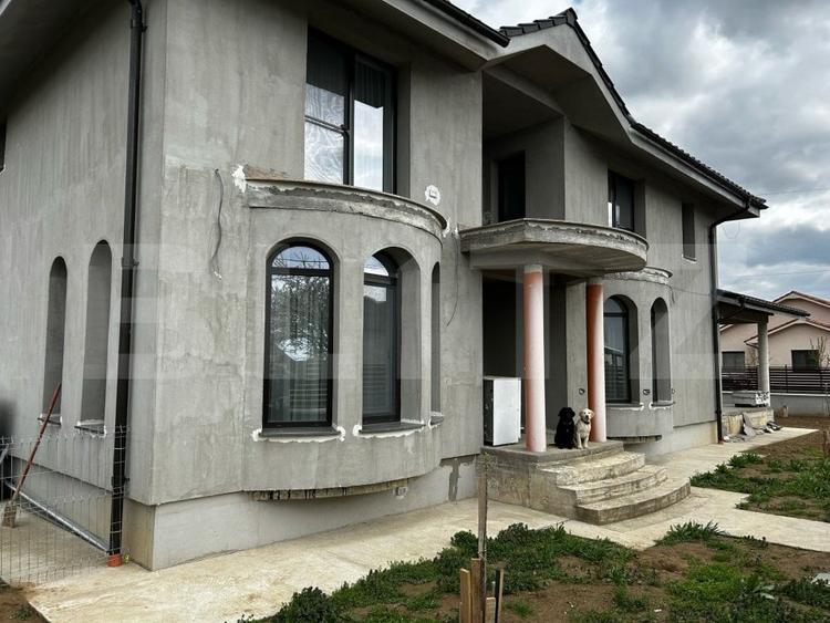 Casă individuală cu 5 camere cu Canalizare în Nufărul