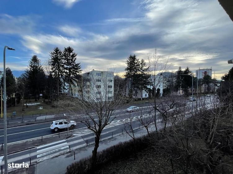 Garsonieră decomandată în Sud