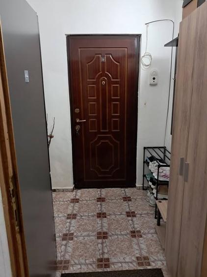 Apartament cu 2 camere semidecomandat în Mircea cel Bătrân
