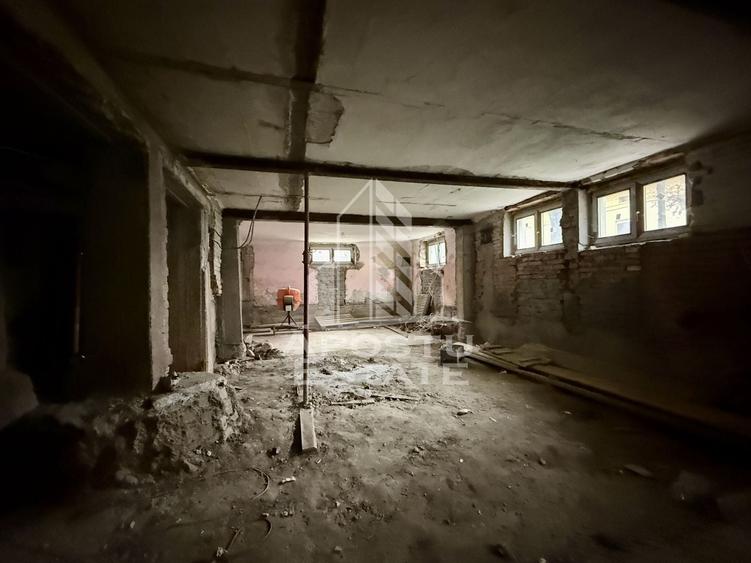 Casă individuală cu 12 camere cu Canalizare în Elisabetin