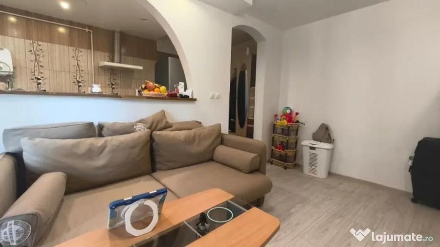 Apartament cu 3 camere semidecomandat în Central