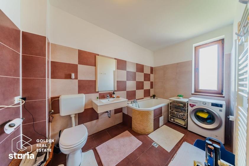 Casă cu 5 camere cu Teren 700 Mp în Grădiște