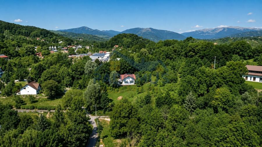 Casă individuală cu 10 camere cu Canalizare în Breaza de Sus