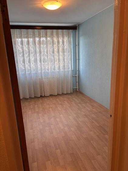 Apartament cu 3 camere semidecomandat în Gorjului