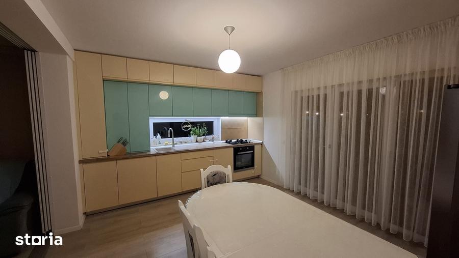 Casă cu 8 camere cu Teren 200 Mp în Central