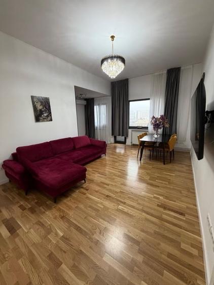 Apartament cu 3 camere semidecomandat, mobilat în Universitate