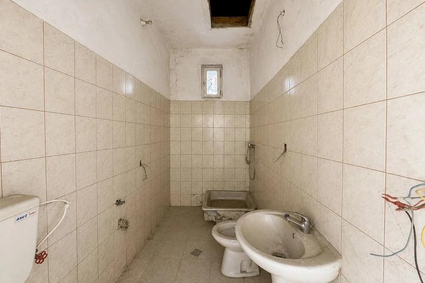Casă cu 7 camere cu Teren 464 Mp în Pârneava