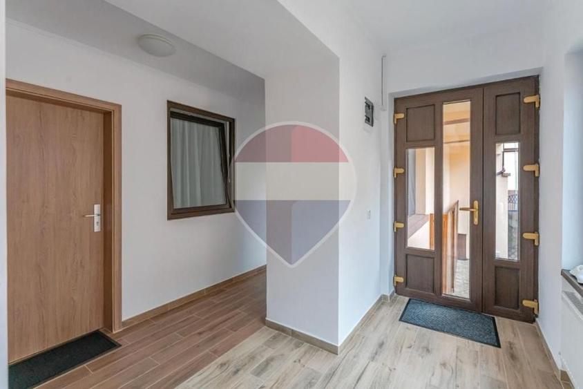 Hotel/Pensiune, de 1,200 mp, în Central
