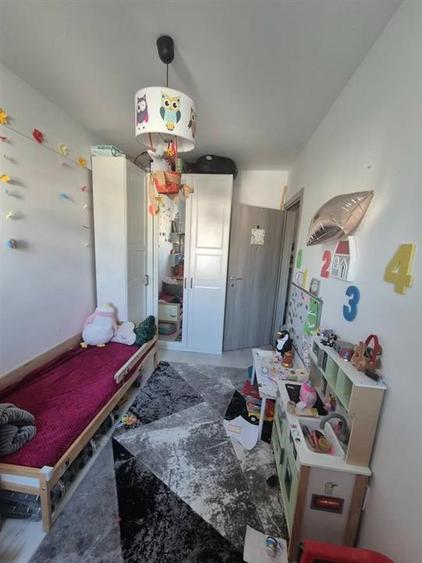 Apartament cu 3 camere decomandat în Vișani