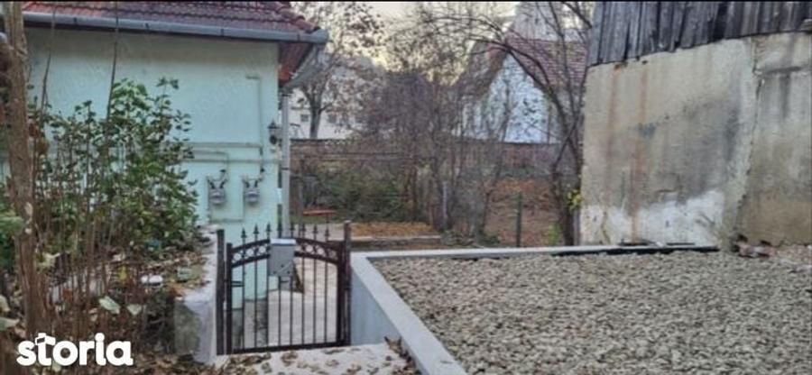 Casă cu 4 camere cu Teren 200 Mp în Central