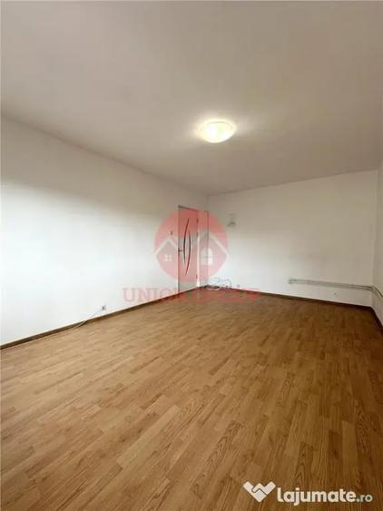 Apartament cu 4 camere decomandat în Km 4