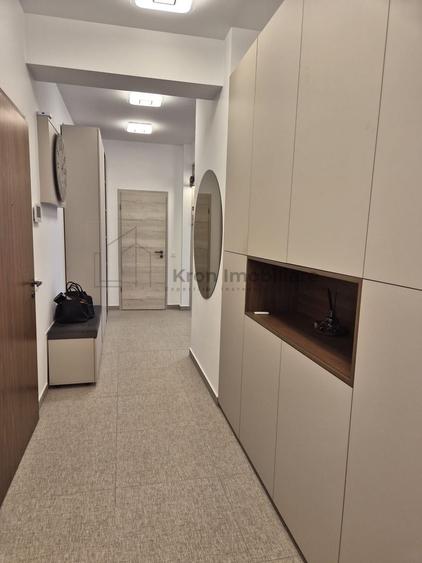Apartament cu 3 camere decomandat, mobilat în Centură