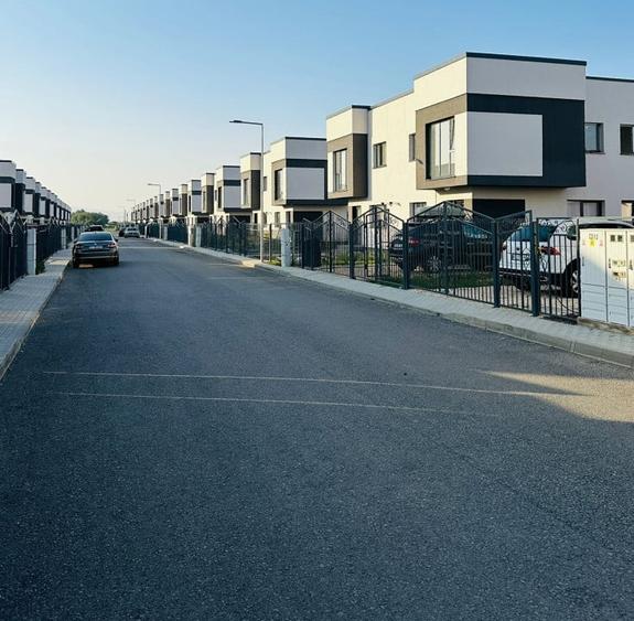 Casă individuală cu 3 camere cu Canalizare în Sânpetru