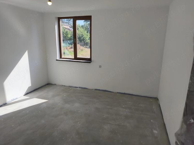 Casă cu Teren 340 Mp în Santăul Mare